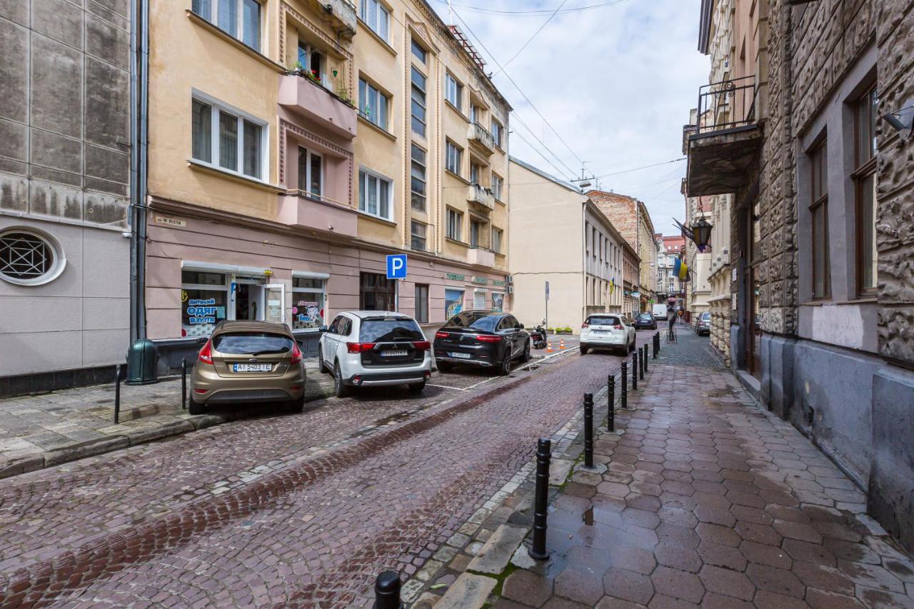 Подобово У Місті Львові На Вулиця Ференца Ліста 3 Біля Палацу Мистецтв Центр מראה חיצוני תמונה